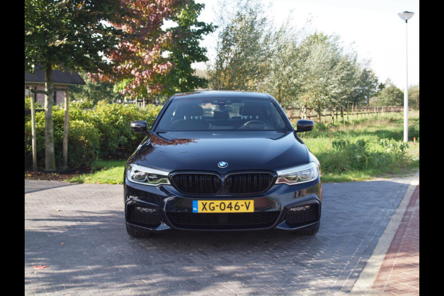 BMW 5 Serie 520i High Executive | M-Pakket | Schuifdak | Camera | Dealer Onderhouden |