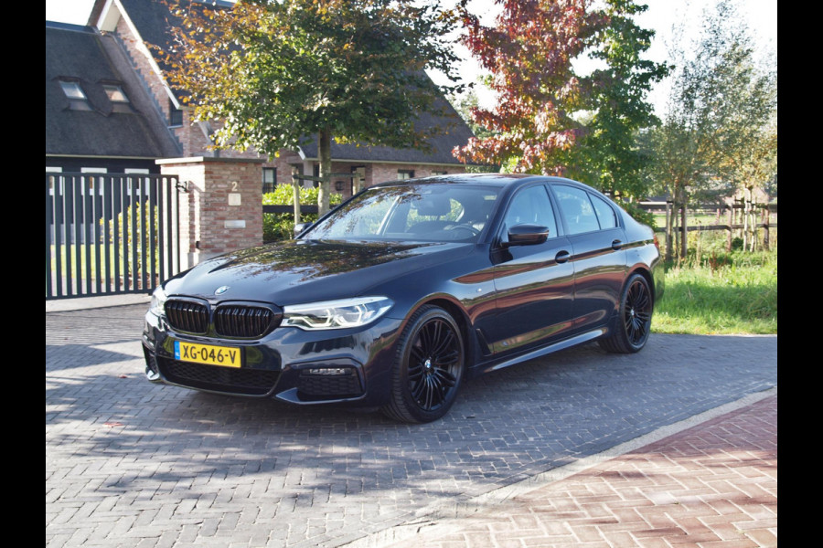 BMW 5 Serie 520i High Executive | M-Pakket | Schuifdak | Camera | Dealer Onderhouden |