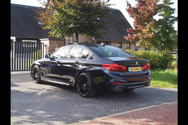 BMW 5 Serie 520i High Executive | M-Pakket | Schuifdak | Camera | Dealer Onderhouden |