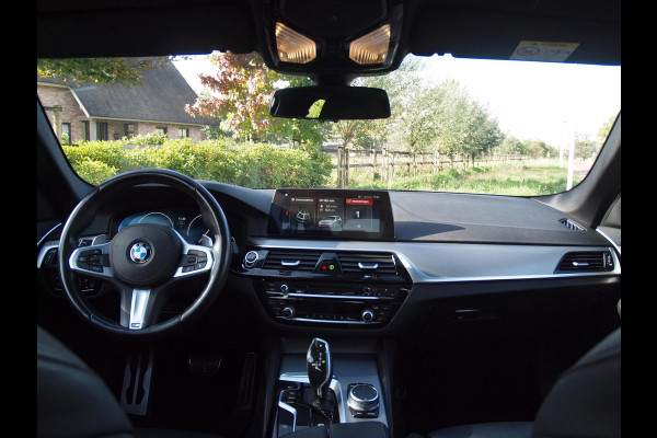 BMW 5 Serie 520i High Executive | M-Pakket | Schuifdak | Camera | Dealer Onderhouden |