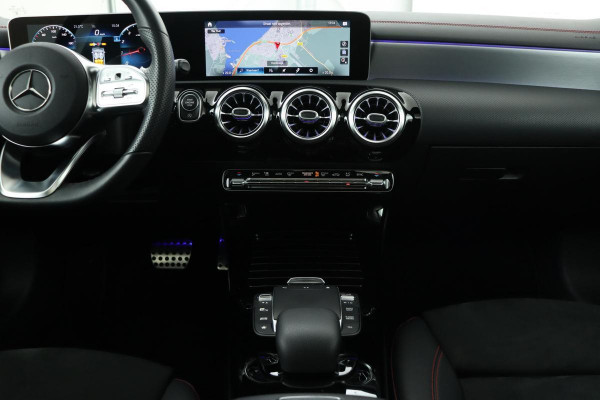 Mercedes-Benz CLA-Klasse 200 AMG | Panoramadak | Matrix LED | Carplay | Keyless | Advanced Sound | Memory | Widescreen | Stoelverwarming