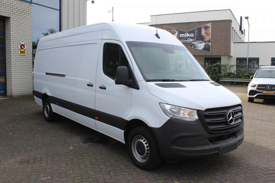 Mercedes-Benz Sprinter 317 CDI L3H2 RWD 3500 kg trekhaak, MBUX met parkeerpakket en camera, Geveerde stoel