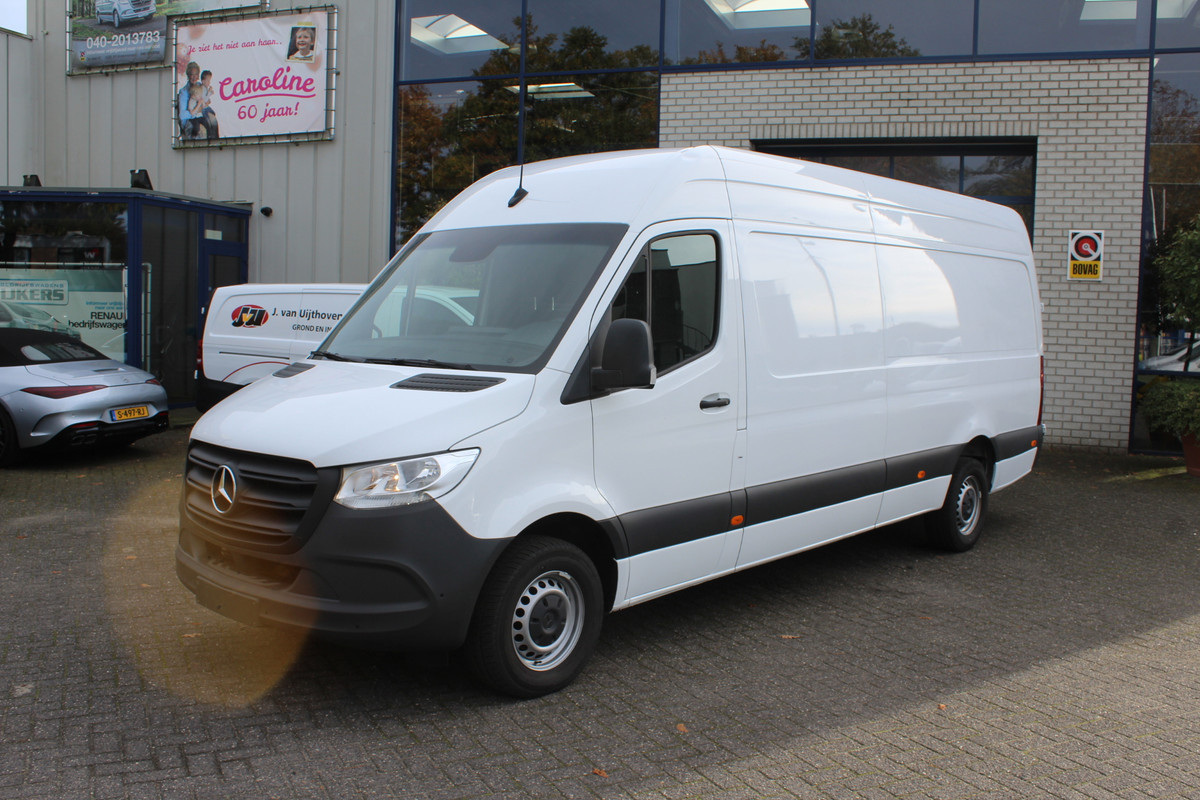 Mercedes-Benz Sprinter 317 CDI L3H2 RWD 3500 kg trekhaak, MBUX met parkeerpakket en camera, Geveerde stoel