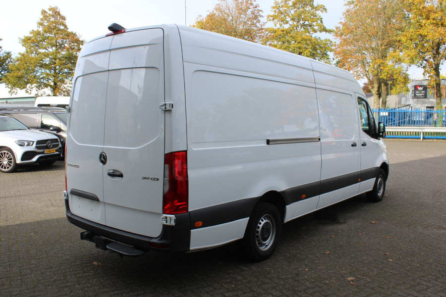 Mercedes-Benz Sprinter 317 CDI L3H2 RWD 3500 kg trekhaak, MBUX met parkeerpakket en camera, Geveerde stoel