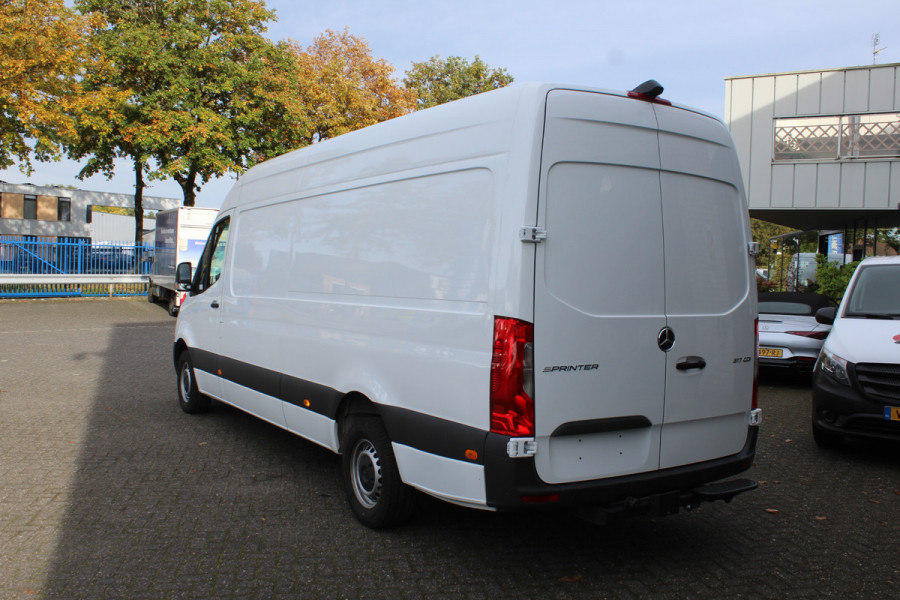 Mercedes-Benz Sprinter 317 CDI L3H2 RWD 3500 kg trekhaak, MBUX met parkeerpakket en camera, Geveerde stoel