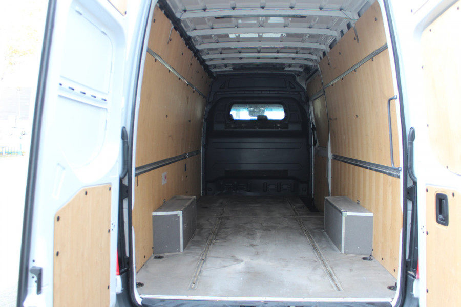 Mercedes-Benz Sprinter 317 CDI L3H2 RWD 3500 kg trekhaak, MBUX met parkeerpakket en camera, Geveerde stoel