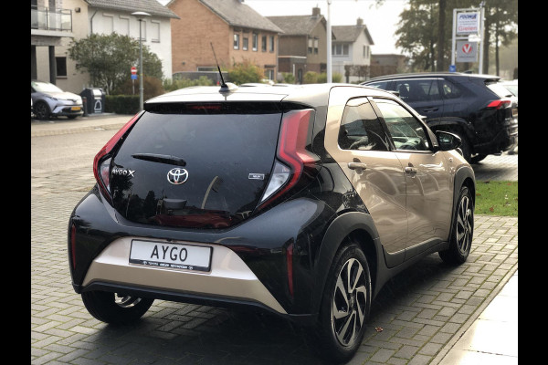 Toyota Aygo X 1.0 VVT-i MT 72pk Pulse Plus | Stoelverwarming, 17 inch, Apple CarPlay/Android Auto, Privacy Glass