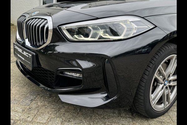 BMW 1-serie 118i M Sport pakket, Live Cockpit Professional, DAB-tuner, Shadow-line Een proefrit levert het bewijs. Neem contact op en we maken een afspraak!