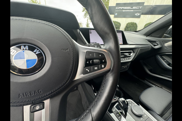 BMW 1-serie 118i M Sport pakket, Live Cockpit Professional, DAB-tuner, Shadow-line Een proefrit levert het bewijs. Neem contact op en we maken een afspraak!