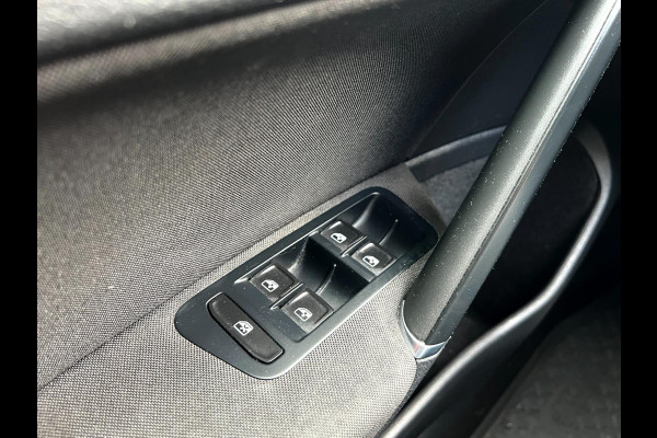 Volkswagen Golf 1.2 TSI Business Edition Connected Carplay_ACC