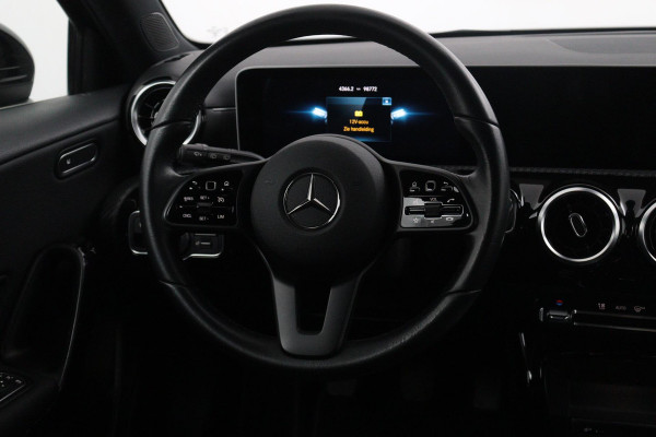 Mercedes-Benz A-Klasse 160 Business Solution (NAVIGATIE, STOELVERWARMING, LED, CAMERA, 1e EIGENAAR, GOED ONDERHOUDEN)