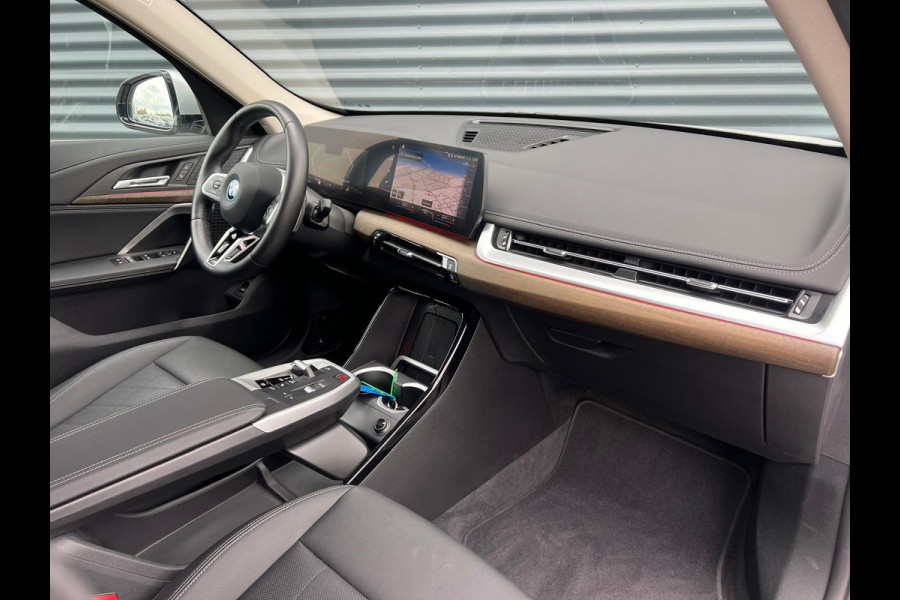 BMW X1 xDrive30e xLine Plug in Hybrid Nieuw Model | PHEV | Trekhaak af Fabriek | Adaptive Cruise | Lederen Sportstoelen Memory | Camera | Leder | Led | Stoelverwarming | Carplay |