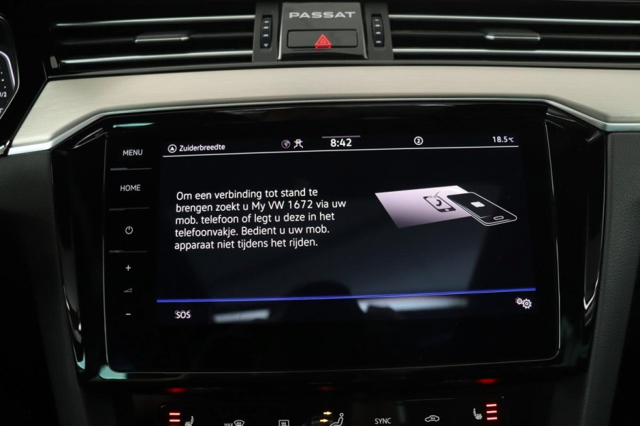 Volkswagen Passat 1.5 TSI R-Line | Panoramadak | Matrix LED | Alcantara | Camera | Stoelverwarming | Carplay | Adaptive Cruise | Keyless | Trekhaak