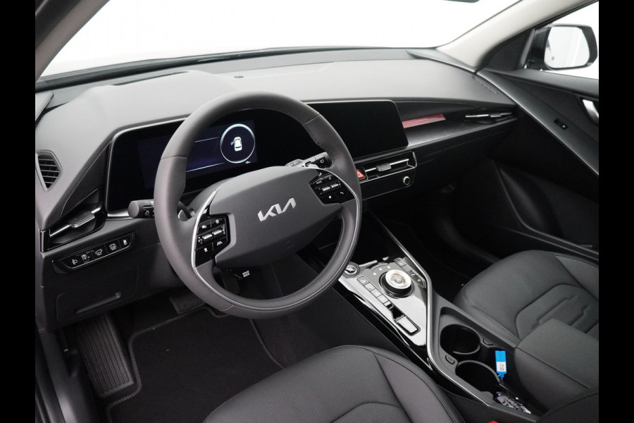 Kia Niro EV DynamicLine 64.8 kWh - Nu of nooit *€ 6.000,- korting ( *inclusief SEPP subsidie ) - Navigatie - Apple Carplay/Android Auto - Parkeersensoren voor en achter - meerdere kleuren leverbaar - Fabrieksgarantie tot 2031