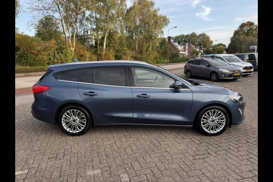 Ford FOCUS Wagon 1.0 EcoBoost Titanium Business Automaat 125pk! | Trekhaak |  Winter Pack | Adaptive cruise control | Camera | 17 inch | Privacy glass | FULL LED Koplampen