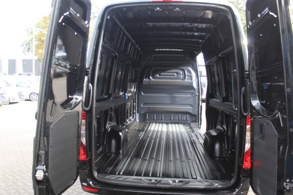 Mercedes-Benz Sprinter 319 CDI L3H2 3500 kg trekhaak, 10.25 MBUX met camera, Climate controle, Etc.