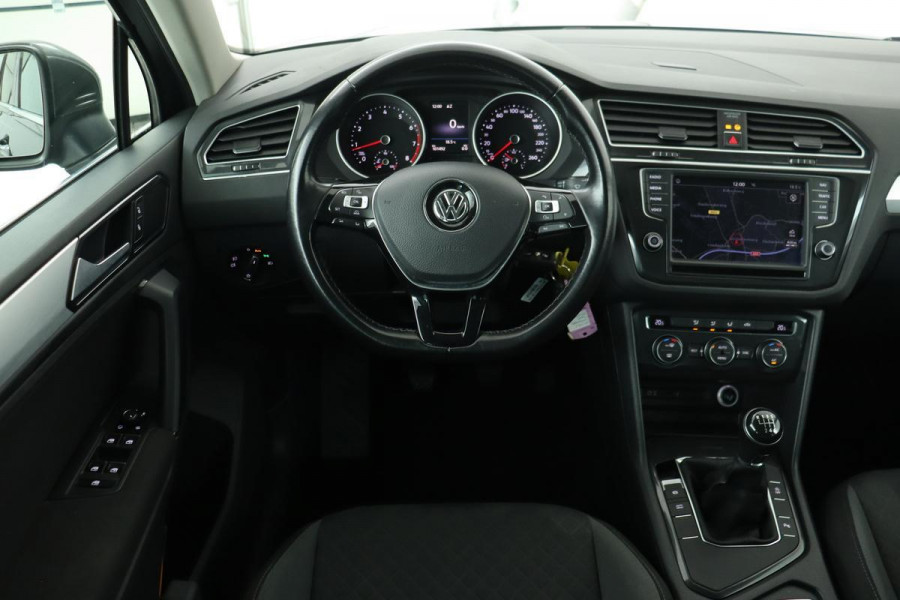 Volkswagen Tiguan 1.4 TSI Comfortline | Carplay | Climate control | Navigatie | PDC | Cruise control | Trekhaak