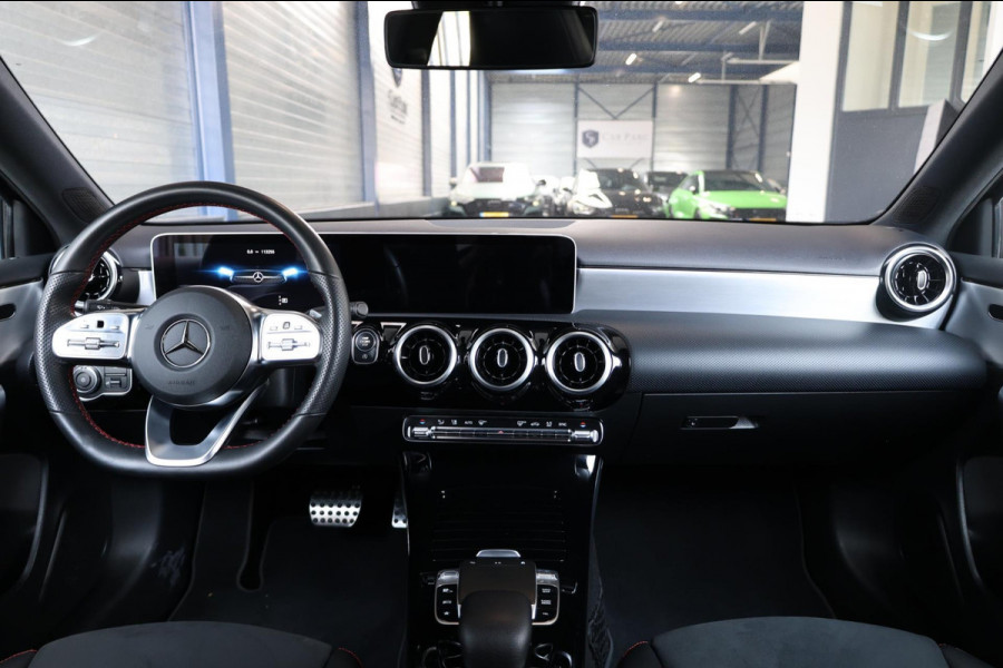 Mercedes-Benz A-Klasse 250 AMG Line Limousine LED/SFEER/VIRTUAL/PANO/ALCANTARA+S.VERWARMING/KEYLES/CAM/LINE//ACC/12 MND GARANTIE!