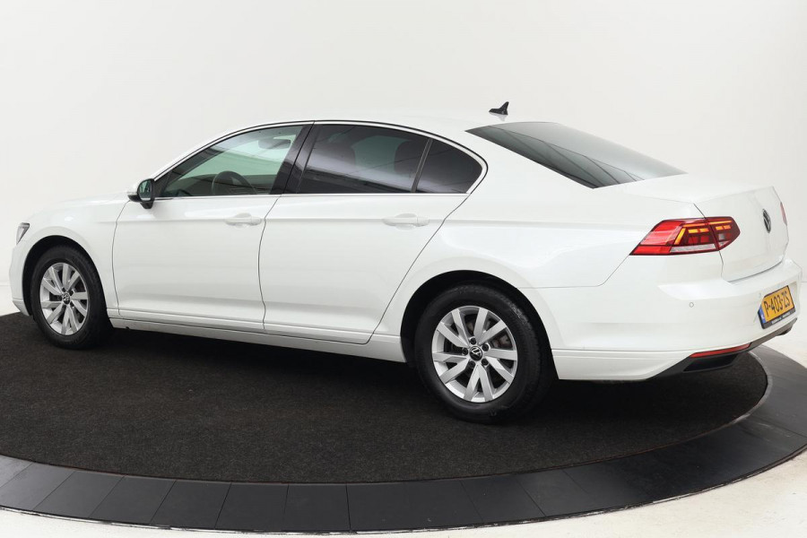 Volkswagen Passat 1.5 TSI Business | DSG | Adaptief | Active info | Keyless | Climate | Carplay | Comfort Stoelen | PDC | Navigatie