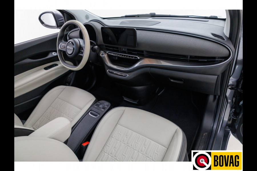 Fiat 500 La Prima 42 kWh | € 2000,- Subsidie mogelijk! JBL Audio, Adap. Cruise, Stoelverw. Navigatie. Camera, Leer, 17"