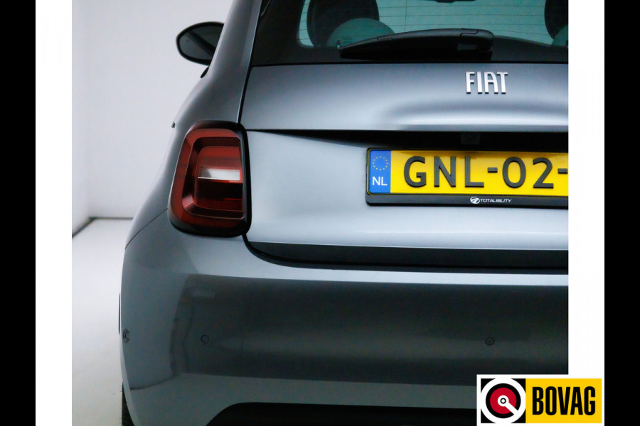 Fiat 500 La Prima 42 kWh | € 2000,- Subsidie mogelijk! JBL Audio, Adap. Cruise, Stoelverw. Navigatie. Camera, Leer, 17"