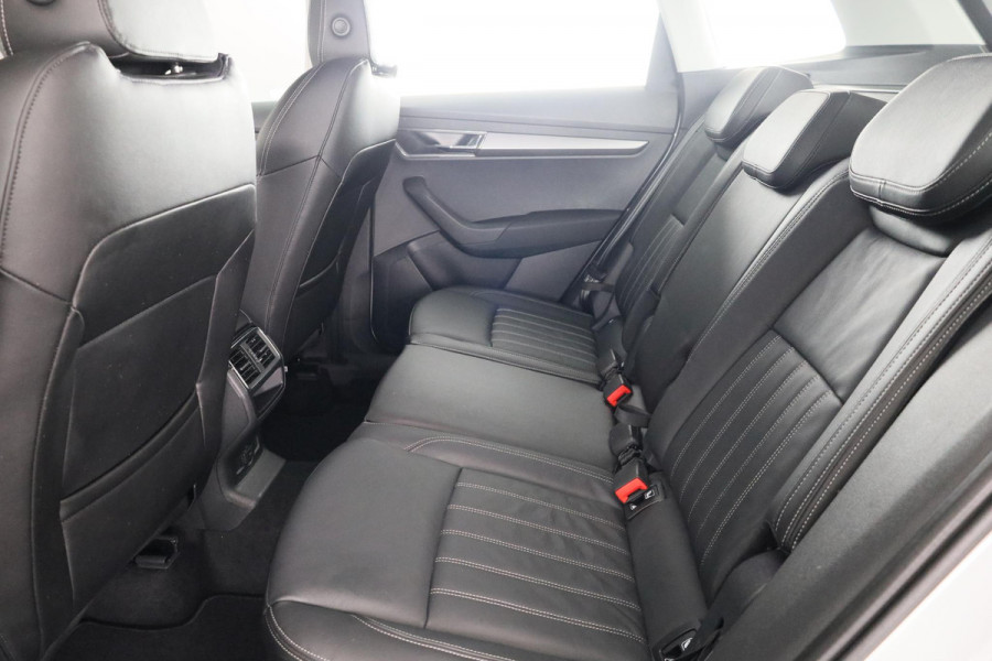 Škoda Karoq 1.5 TSI ACT Style Business 150pk Automaat | Navigatie | Wegklapbare trekhaak | Lederen bekleding