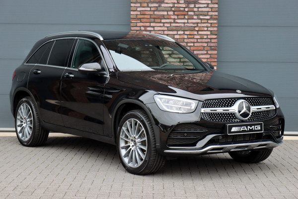 Mercedes-Benz GLC 300de 4-MATIC AMG Line Aut9 | Panoramadak | Distronic+ | Surround Camera | Keyless Go | DAB | Stoelverwarming | Sfeerverlichting | Parkeerassistent |