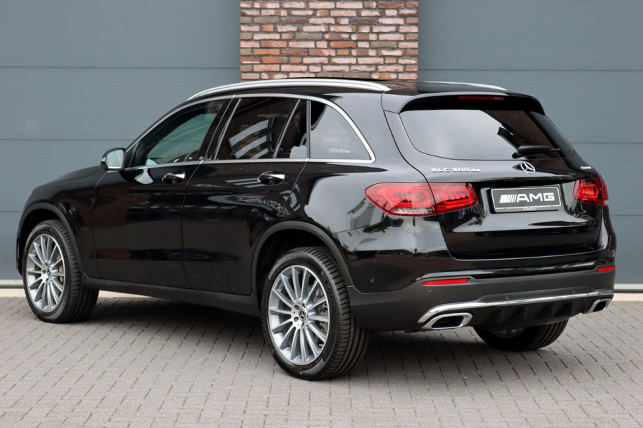 Mercedes-Benz GLC 300de 4-MATIC AMG Line Aut9 | Panoramadak | Distronic+ | Surround Camera | Keyless Go | DAB | Stoelverwarming | Sfeerverlichting | Parkeerassistent |