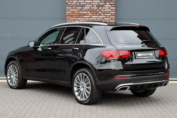 Mercedes-Benz GLC 300de 4-MATIC AMG Line Aut9 | Panoramadak | Distronic+ | Surround Camera | Keyless Go | DAB | Stoelverwarming | Sfeerverlichting | Parkeerassistent |