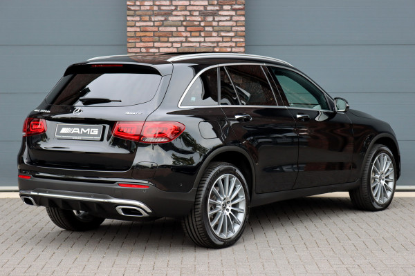 Mercedes-Benz GLC 300de 4-MATIC AMG Line Aut9 | Panoramadak | Distronic+ | Surround Camera | Keyless Go | DAB | Stoelverwarming | Sfeerverlichting | Parkeerassistent |