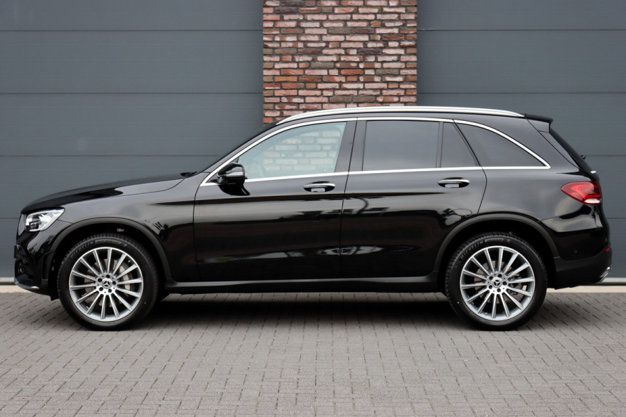 Mercedes-Benz GLC 300de 4-MATIC AMG Line Aut9 | Panoramadak | Distronic+ | Surround Camera | Keyless Go | DAB | Stoelverwarming | Sfeerverlichting | Parkeerassistent |