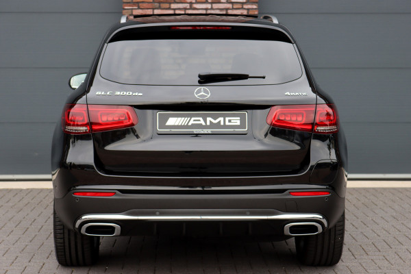 Mercedes-Benz GLC 300de 4-MATIC AMG Line Aut9 | Panoramadak | Distronic+ | Surround Camera | Keyless Go | DAB | Stoelverwarming | Sfeerverlichting | Parkeerassistent |