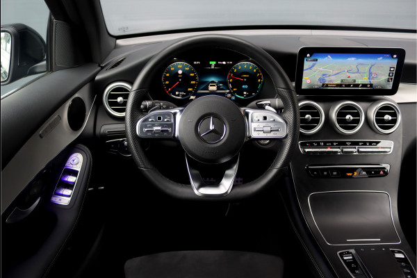 Mercedes-Benz GLC 300de 4-MATIC AMG Line Aut9 | Panoramadak | Distronic+ | Surround Camera | Keyless Go | DAB | Stoelverwarming | Sfeerverlichting | Parkeerassistent |