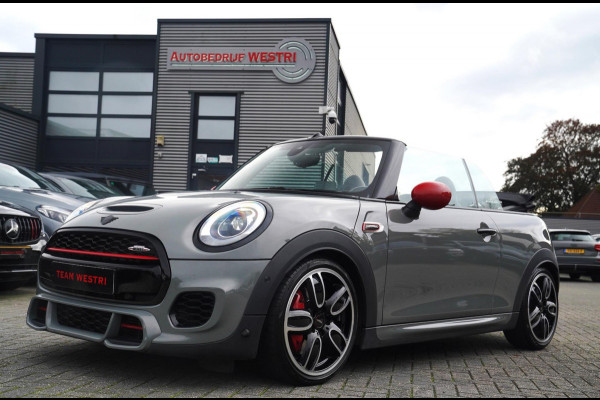 MINI Cabrio 2.0 John Cooper Works | Carbon | Adaptieve cruise | JCW Luxe Leder | 231PK | 100% onderhouden | LED | NAP | NIEUW