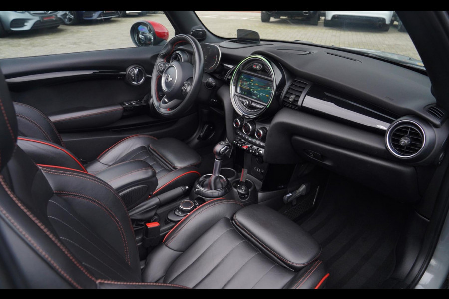 MINI Cabrio 2.0 John Cooper Works | Carbon | Adaptieve cruise | JCW Luxe Leder | 231PK | 100% onderhouden | LED | NAP | NIEUW