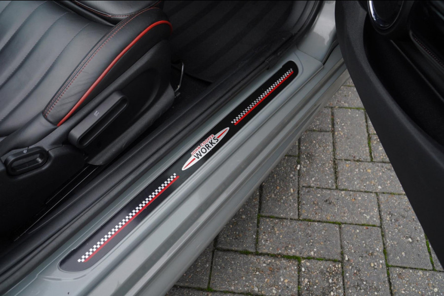 MINI Cabrio 2.0 John Cooper Works | Carbon | Adaptieve cruise | JCW Luxe Leder | 231PK | 100% onderhouden | LED | NAP | NIEUW