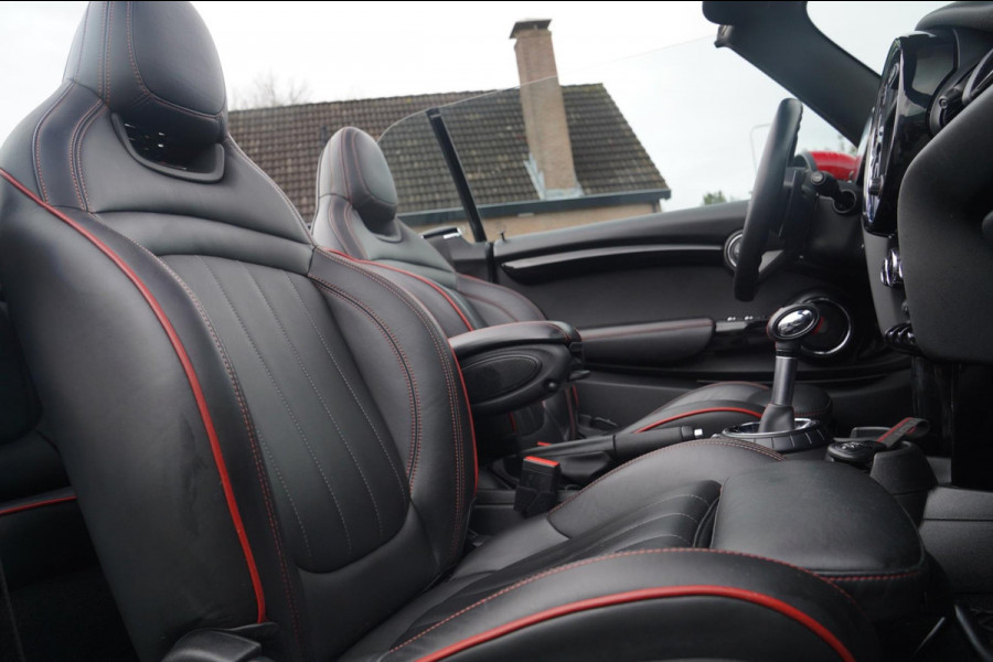 MINI Cabrio 2.0 John Cooper Works | Carbon | Adaptieve cruise | JCW Luxe Leder | 231PK | 100% onderhouden | LED | NAP | NIEUW