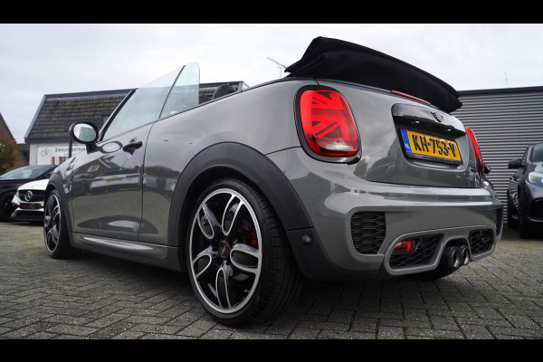 MINI Cabrio 2.0 John Cooper Works | Carbon | Adaptieve cruise | JCW Luxe Leder | 231PK | 100% onderhouden | LED | NAP | NIEUW