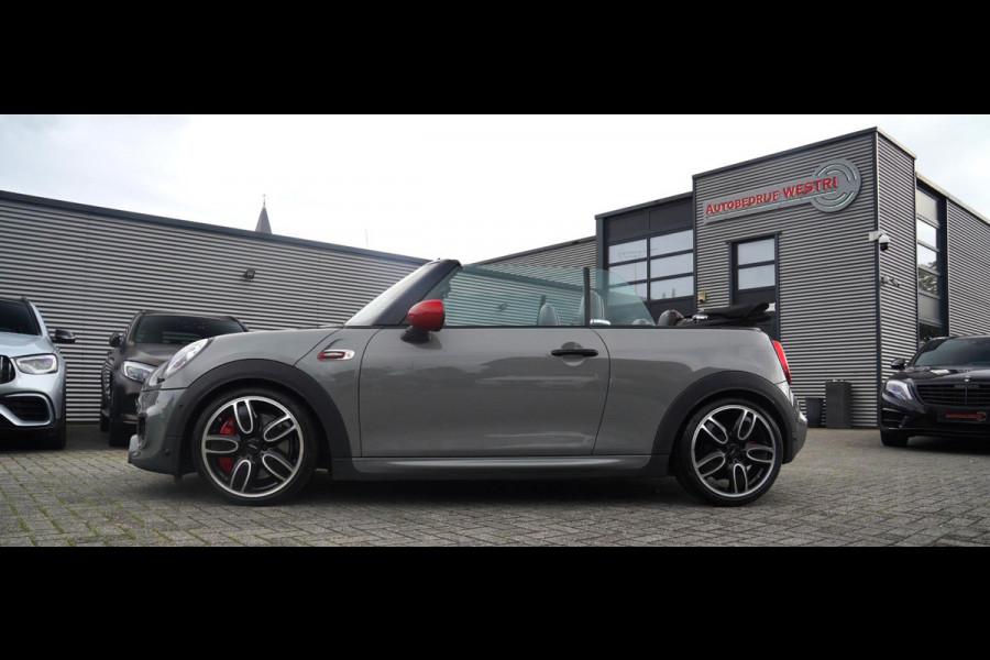 MINI Cabrio 2.0 John Cooper Works | Carbon | Adaptieve cruise | JCW Luxe Leder | 231PK | 100% onderhouden | LED | NAP | NIEUW