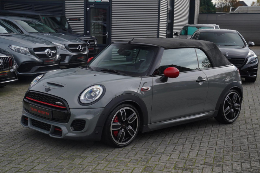 MINI Cabrio 2.0 John Cooper Works | Carbon | Adaptieve cruise | JCW Luxe Leder | 231PK | 100% onderhouden | LED | NAP | NIEUW