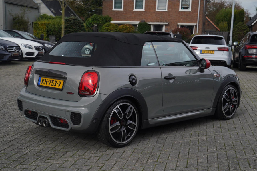 MINI Cabrio 2.0 John Cooper Works | Carbon | Adaptieve cruise | JCW Luxe Leder | 231PK | 100% onderhouden | LED | NAP | NIEUW