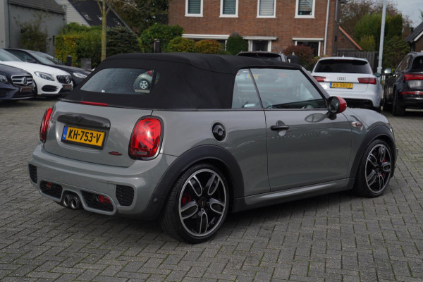 MINI Cabrio 2.0 John Cooper Works | Carbon | Adaptieve cruise | JCW Luxe Leder | 231PK | 100% onderhouden | LED | NAP | NIEUW