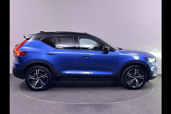 Volvo XC40 T5 Recharge R-Design Plug in Hybrid 261pk PHEV | Panodak | Trekhaak af Fabriek | Alcantara Sportstoelen Verwarmd | Apple Carplay | Camera | Navigatie |