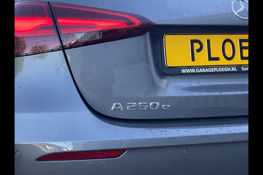 Mercedes-Benz A-Klasse 250 e PHEV AMG Line Facelift Pano.dak Cam Led COMPLEET!