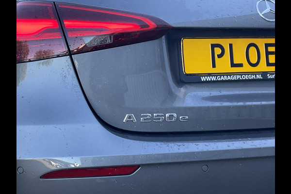 Mercedes-Benz A-Klasse 250 e PHEV AMG Line Facelift Pano.dak Cam Led COMPLEET!