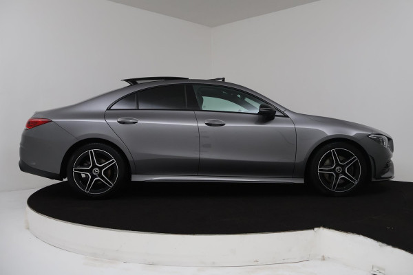 Mercedes-Benz CLA-Klasse 200 AMG Line (PANORAMADAK, SFEERVERLICHTING, HEAD-UP, ADAPTIVE CRUISE, 360 CAMERA, STOELVERWARMING)