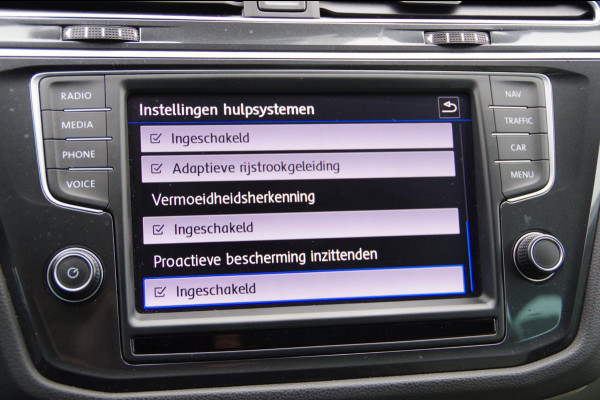 Volkswagen Tiguan 2.0 TSI 4Motion Highline 180PK AUT. LED, CAMERA, KEYLESS, ACC, PARK ASSIST, STOEL/STUURVERWARMING, NAVI, CLIMA