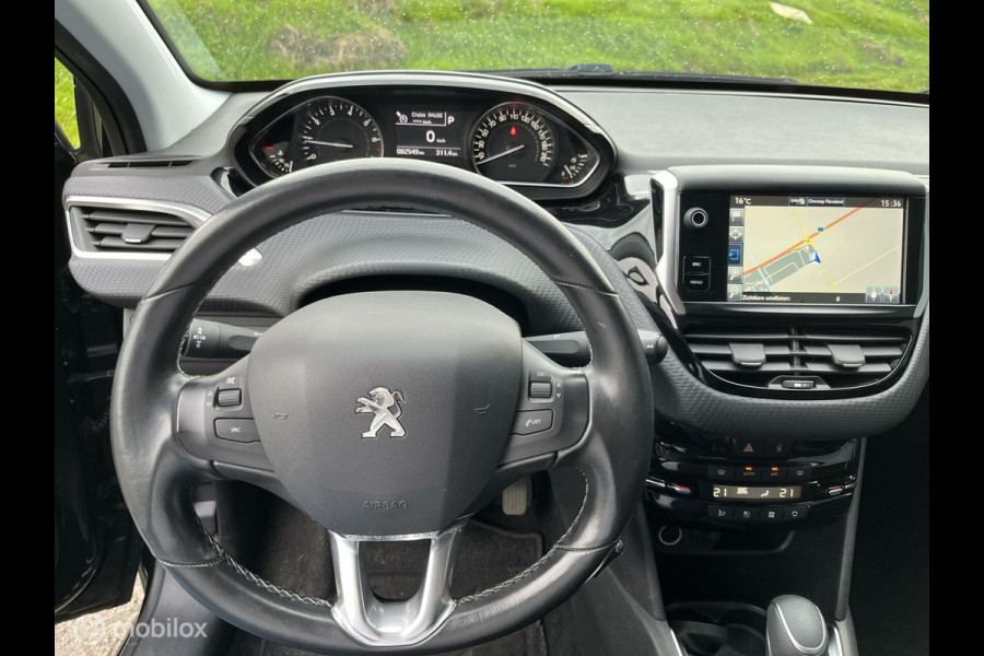 Peugeot 208 1.2 PureTech Roland Garros, navi,panoramadak