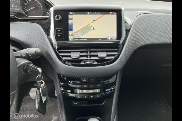 Peugeot 208 1.2 PureTech Roland Garros, navi,panoramadak