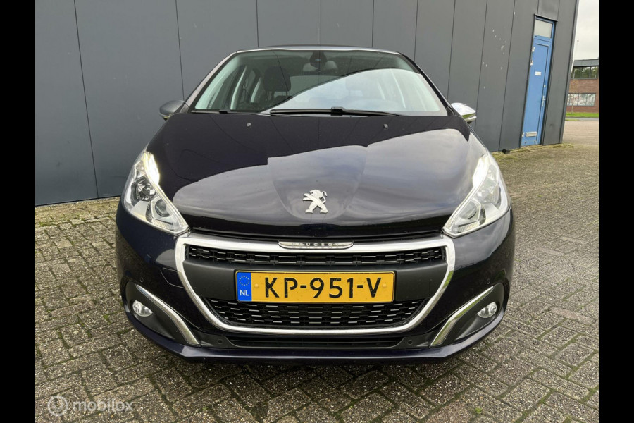 Peugeot 208 1.2 PureTech Roland Garros, navi,panoramadak